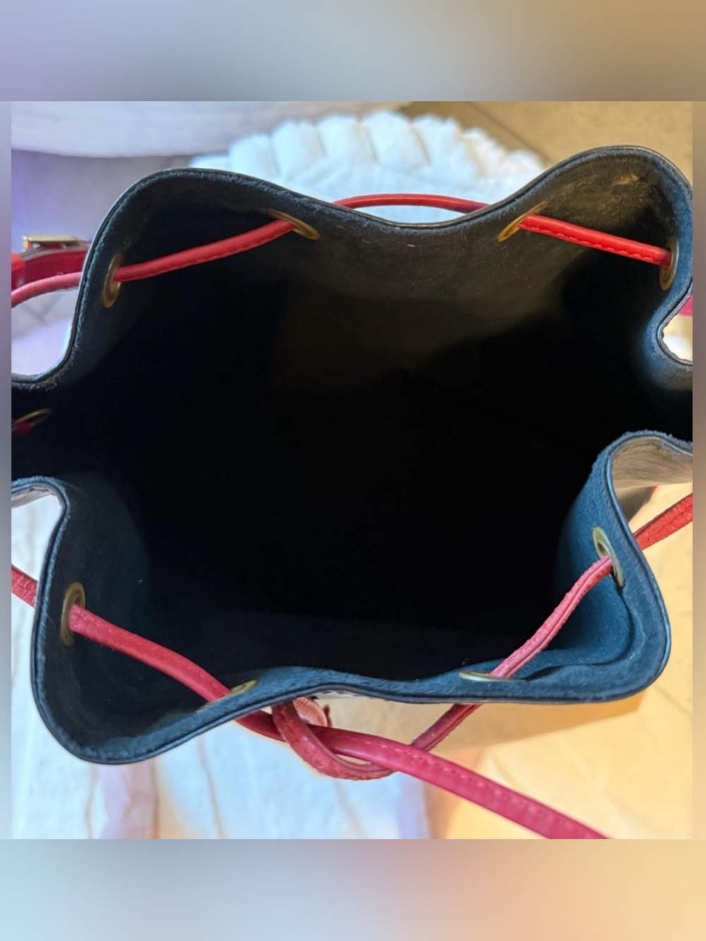 Authentic Louis Vuitton bucket-style shoulder bag Epi leather with red trim. - Picture 2 of 16